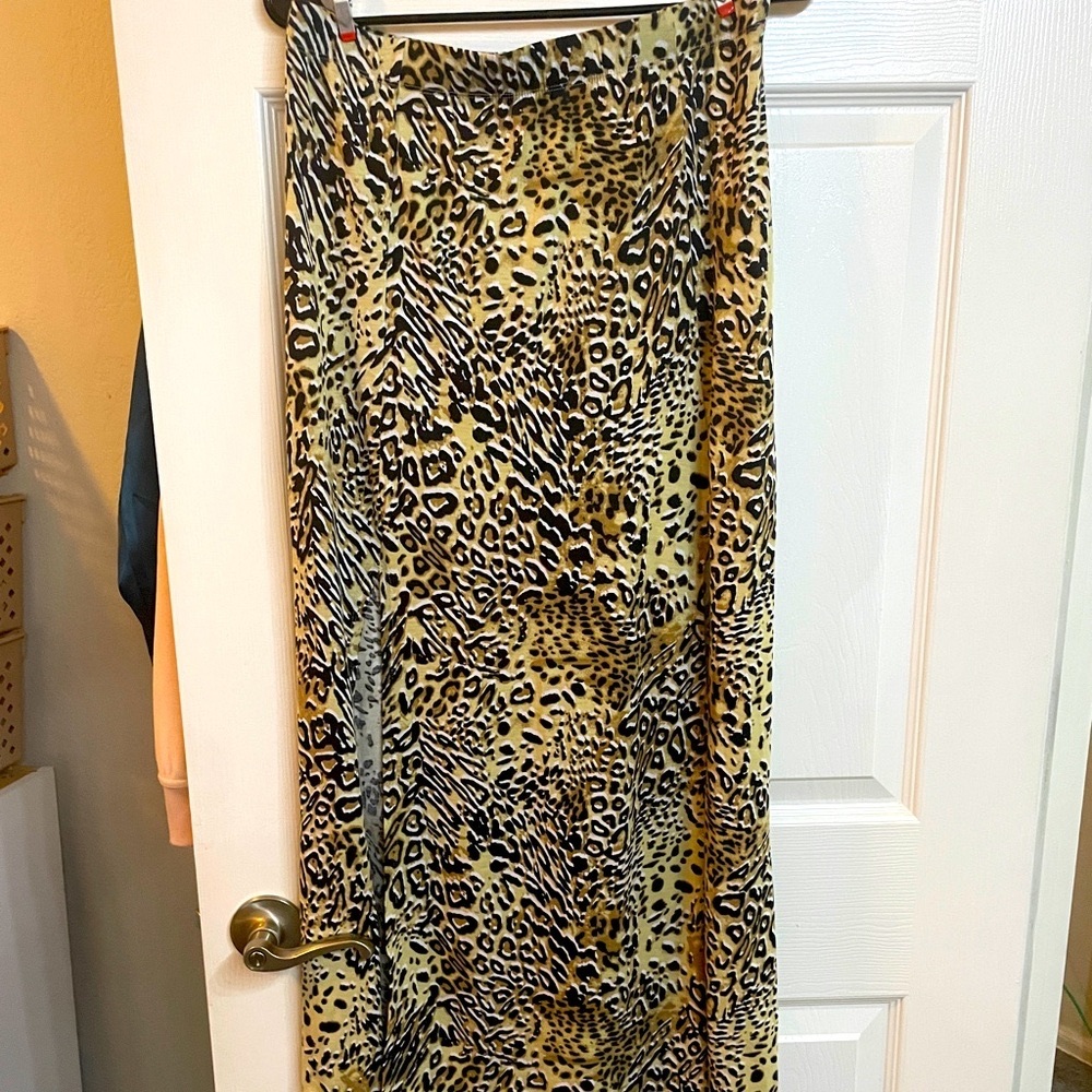 🦋Leopard Print Maxi Skirt new 🆕